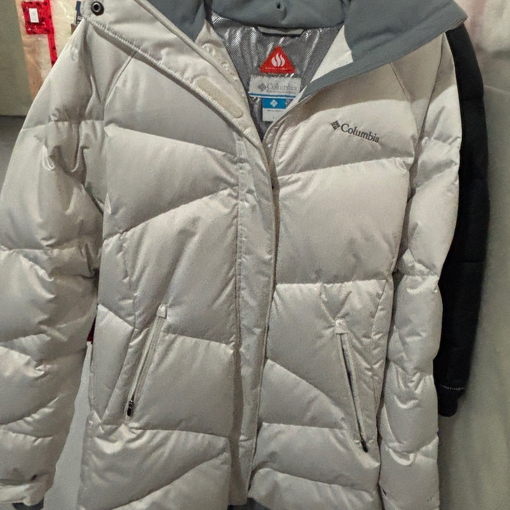 Columbia Women's Lay D Down mid jacket- like new -
